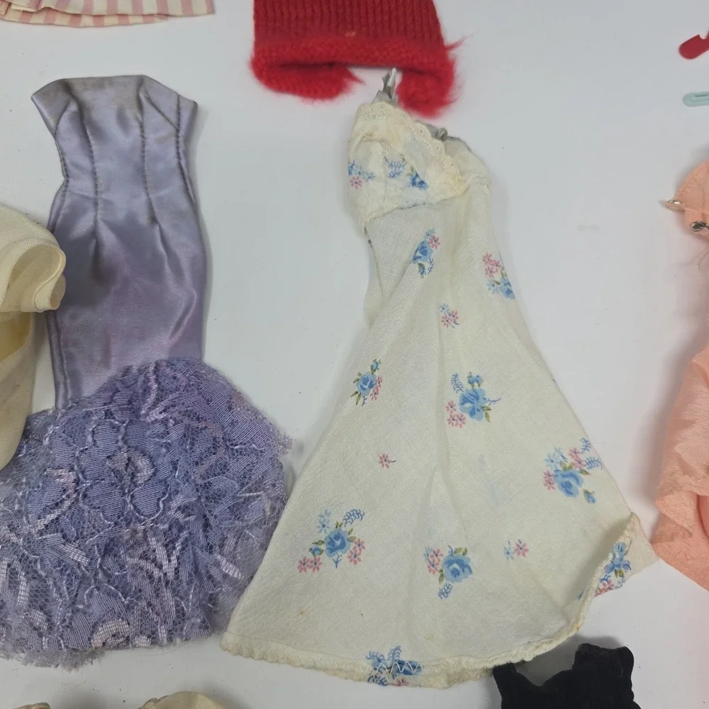Vintage 1963 Barbie Carrying Case Mattel‎ Black Box & clothes lot